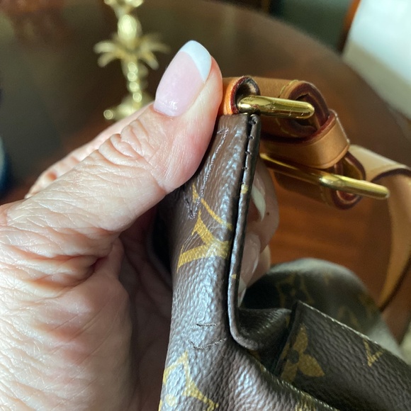 Louis Vuitton Bumbag - Picture 12 of 14